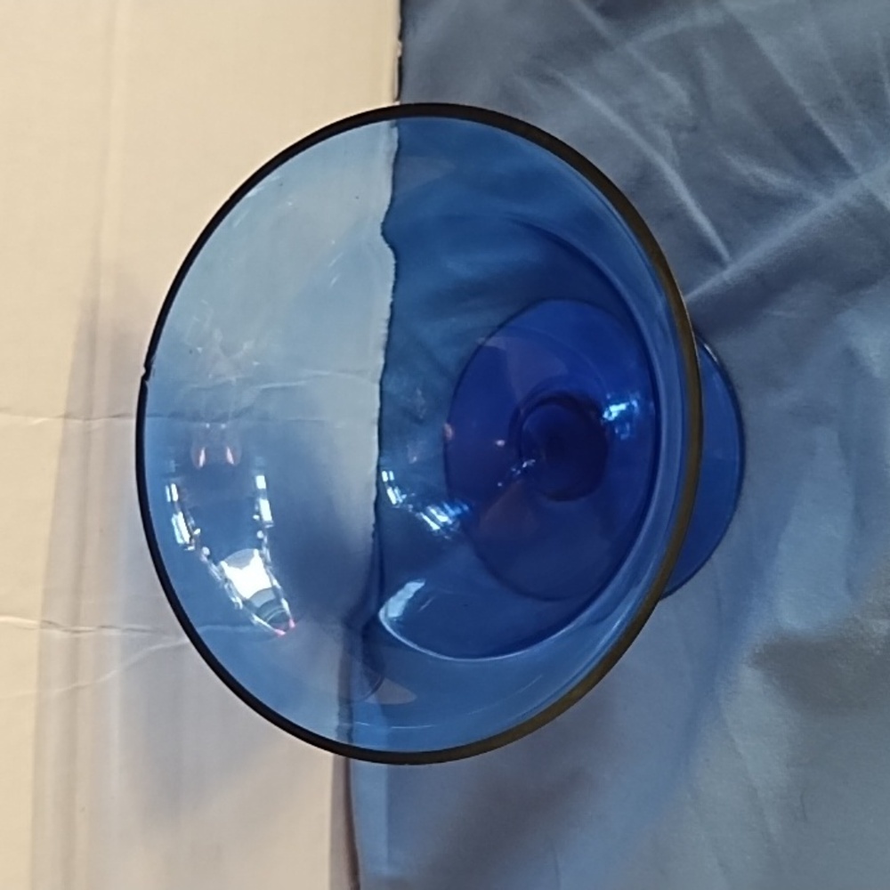 Elegant Blue Glass Bowl - Picture 2 of 7
